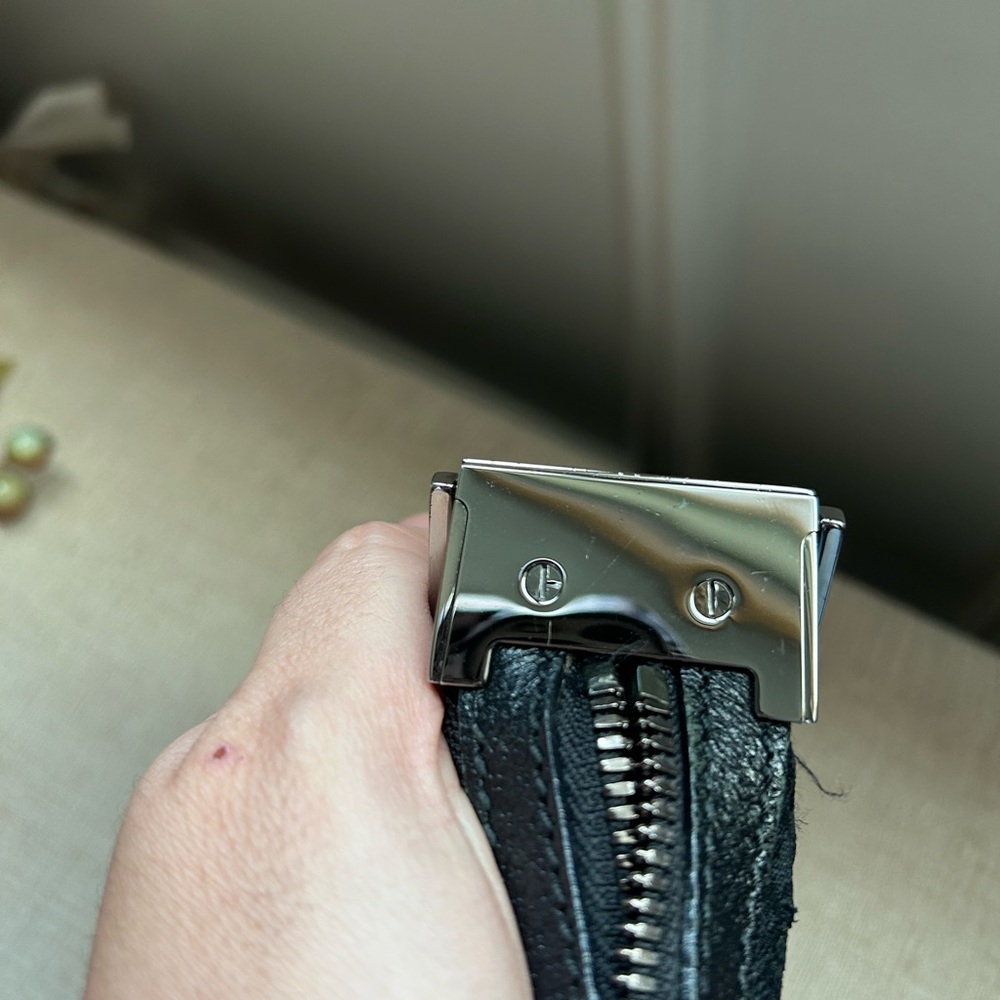 Gucci Black Monogram Bag with Embellished Bee - Picture 9 of 15